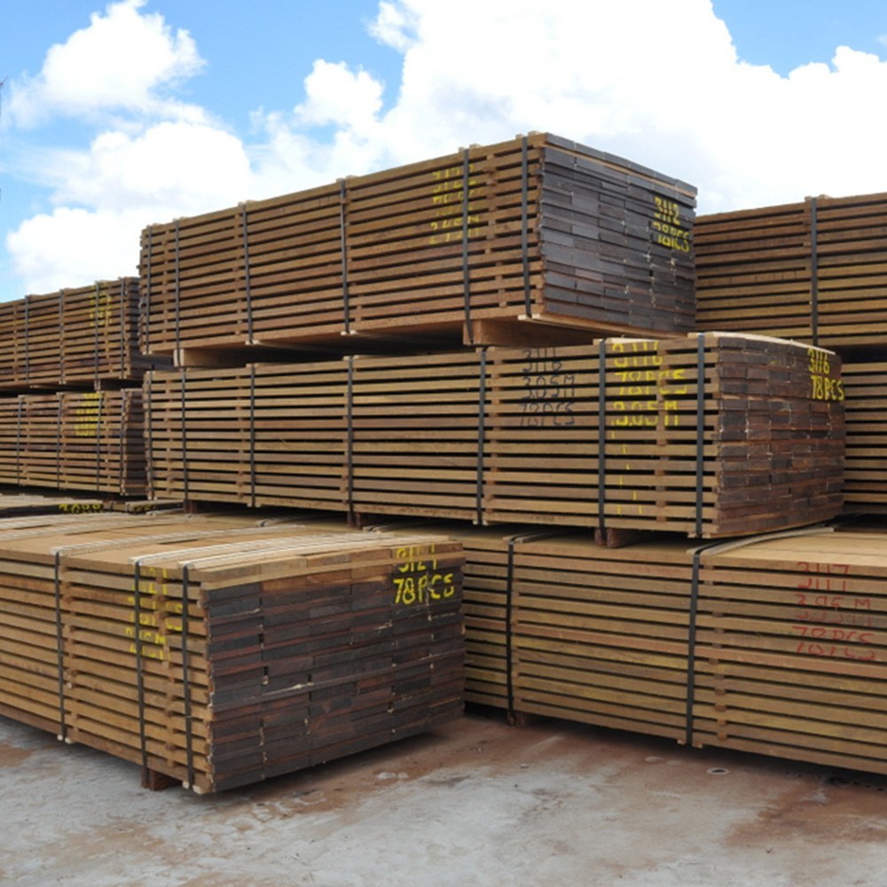 Hardwood planks in many sizes Van den Berg Hardhout