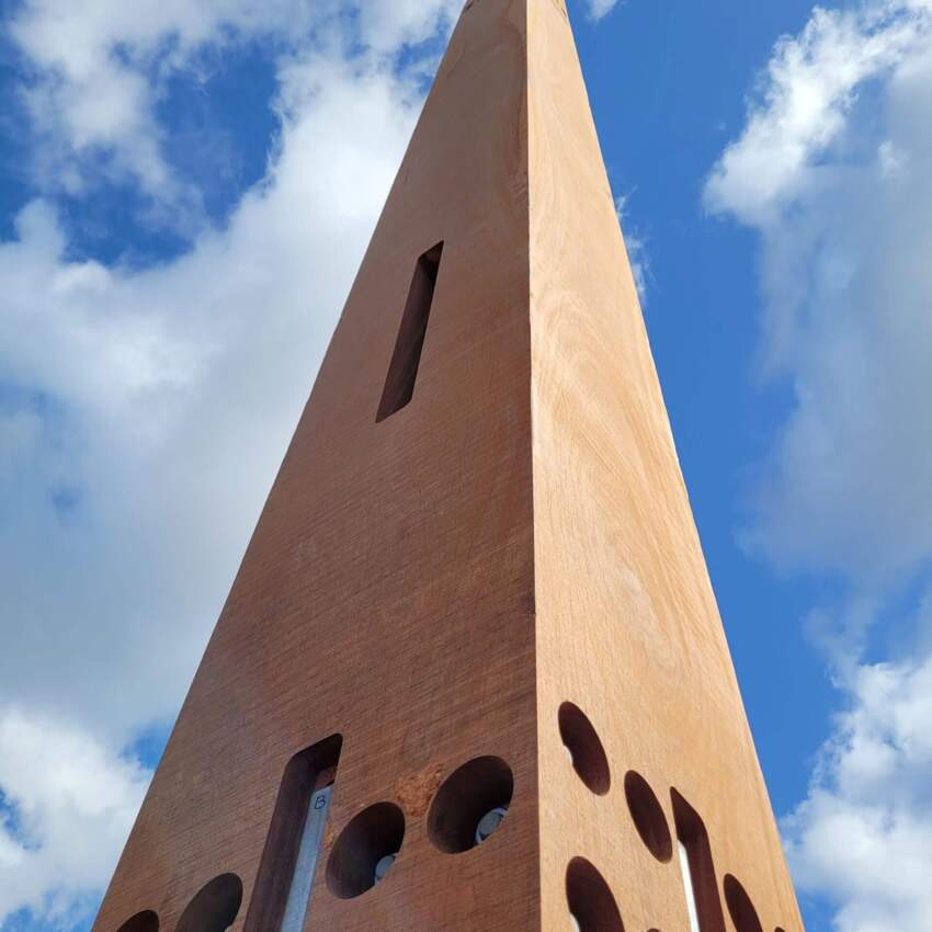 Massief houten kunstobject de MonoXylon van Azobé hardhout