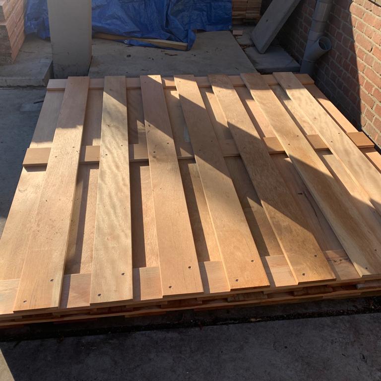 Tuinschermen van tweedehands FSC hout met een duurzaam karakter