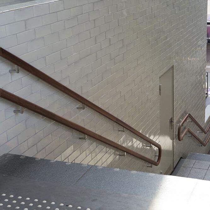 Houten Trapleuning Station Holendrecht Zijaanzicht