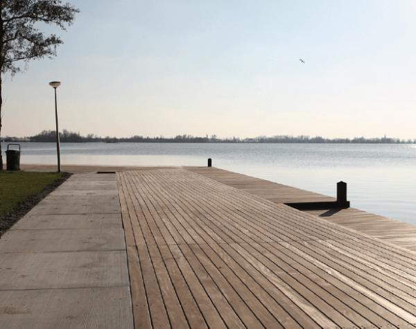 Surfsteiger Langeraarse plas van Azobe hardhout