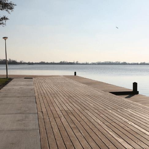 Surfsteiger Langeraarse plas van Azobe hardhout