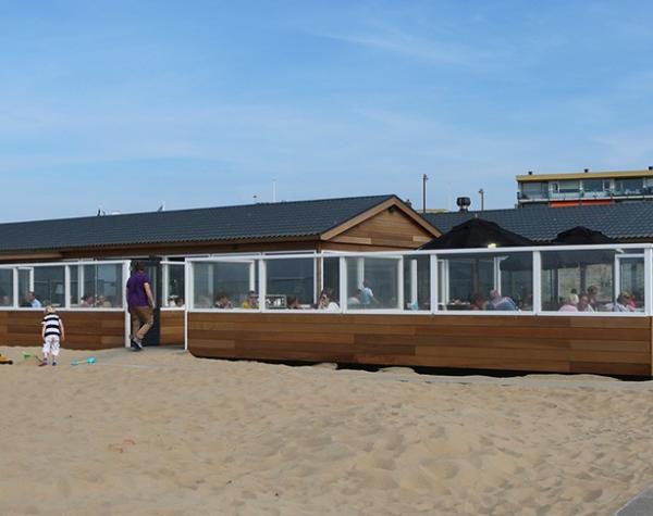 hardhouten kozijnen strandtent