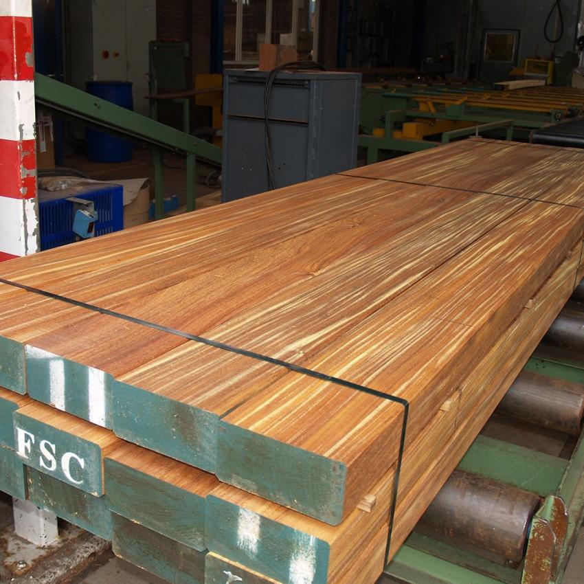 Hardhout op maat verpakt voor u.