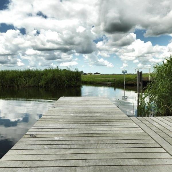 Hardhouten aanlegsteiger Uitdam