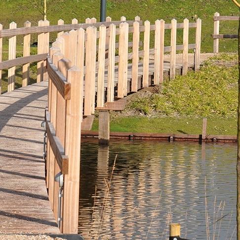 Loopbrug van Piquia FSC hout Venco Campus Eersel