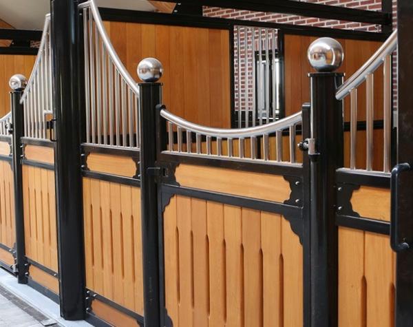 Projekt Pferdeställe in Lunteren Hartholz