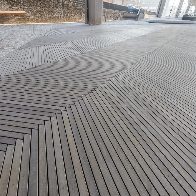 Decking with Massaranduba hardwood