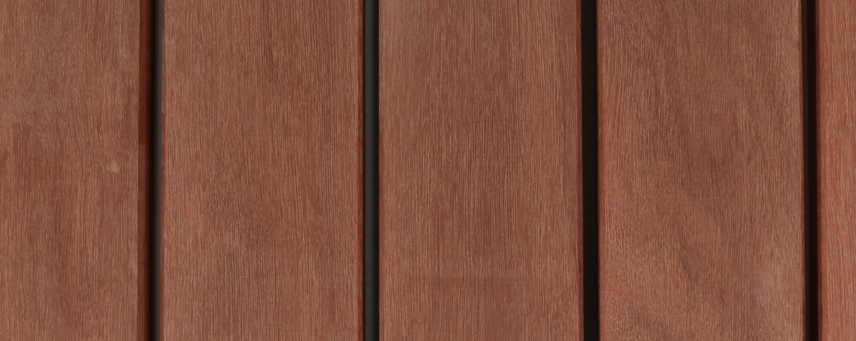 Massaranduba Holz ist für seine dunkelrote Farbe bekannt