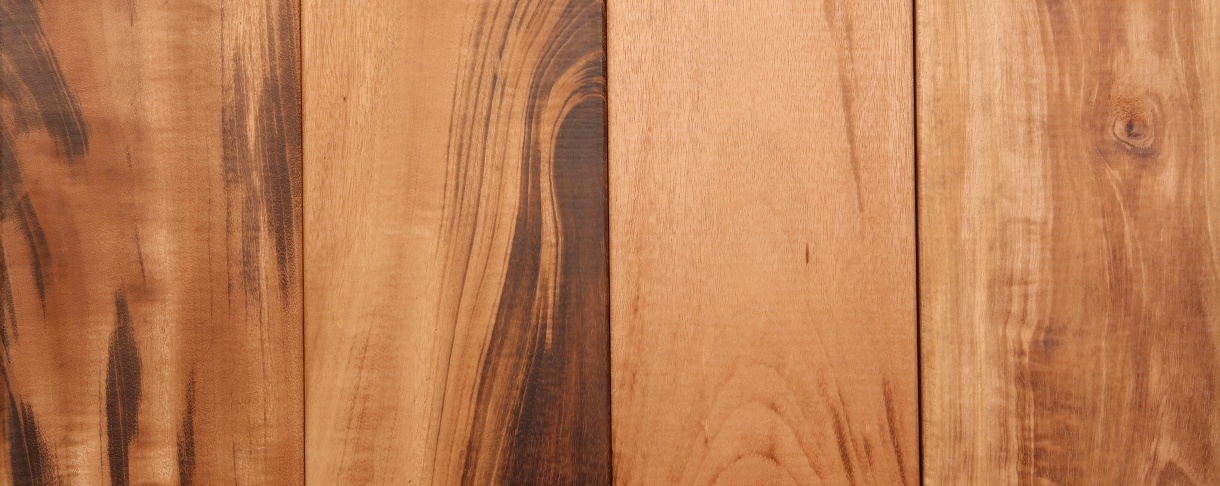Muiracatiara hout heeft vaak mooie aderen en wordt daarom vaak decoratief gebruikt