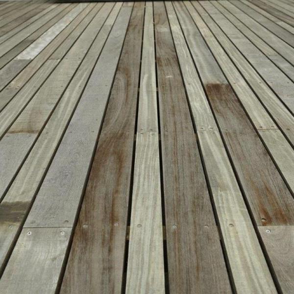  The top of the hardwood decking is finely sawn