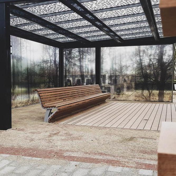 Houten straatmeubilair begraafplaats