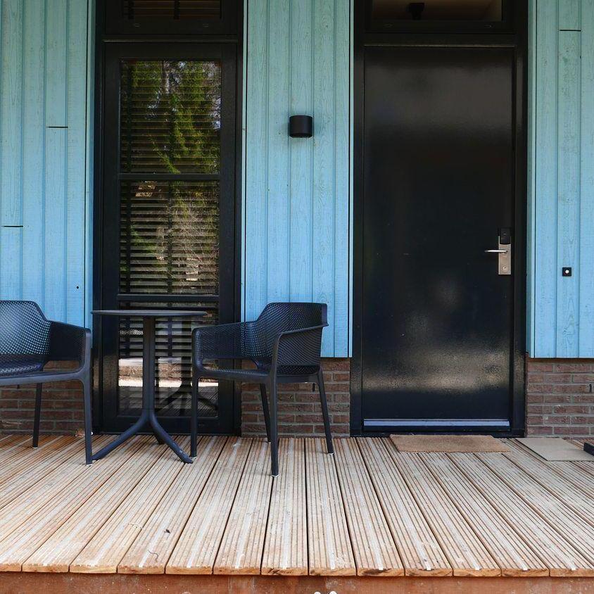 Prachtig duurzame veranda van hardhout bij Boutique Hotel Beekhuizen