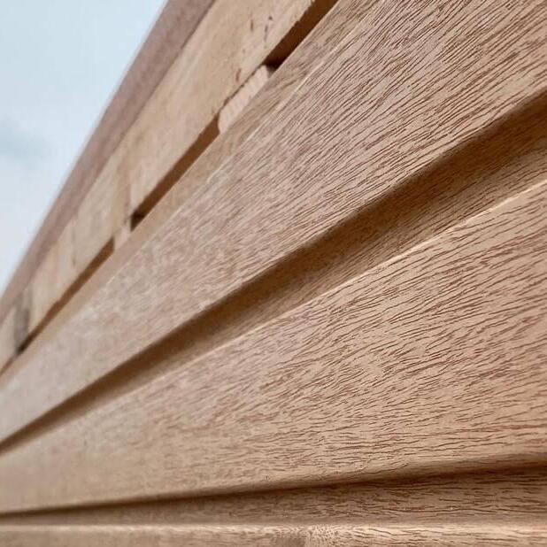 Close-up van FSC louro gamela tuinomheining