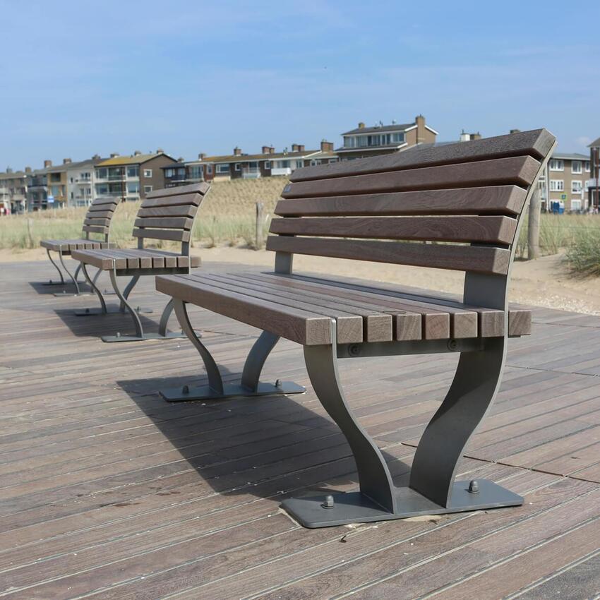 Zitbanken van duurzaam hardhout